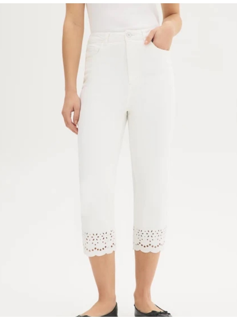 Suzy Shier Cotton-Blend Eyelet Hem Capri Jeans White